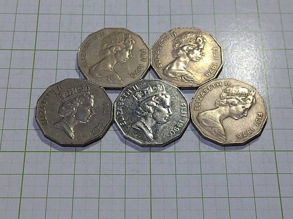 英領フィジー　六活計　大型５０セント硬貨　５枚組　コンチョ　レザークラフト　_画像2