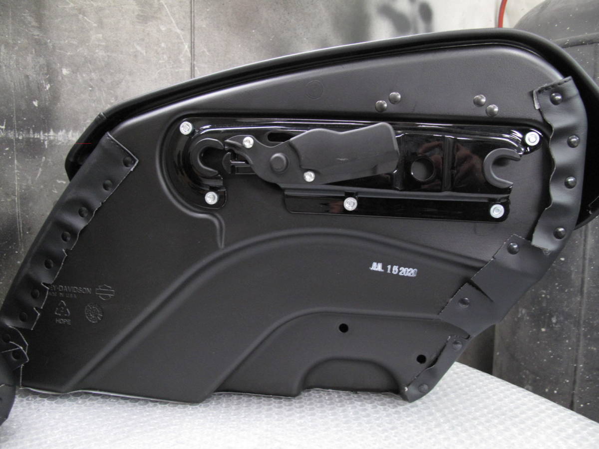 H-D純正OP M8 ソフテイル デタッチャブル ロッキング サドルバッグ 検