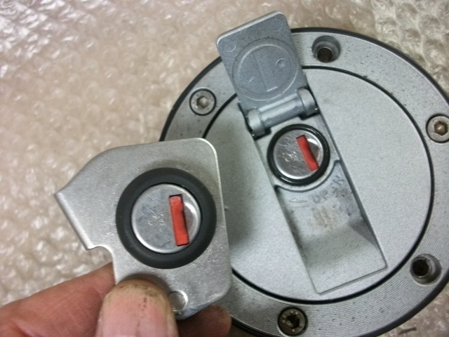 [BST]* Moto Guzzi BREVA blur vaV750 original key set switch cap lock 