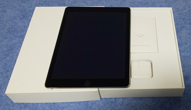 iPad Air 2 Wi-Fiモデル 64GB スペースグレイ MGKL2J/A 保護フィルム１
