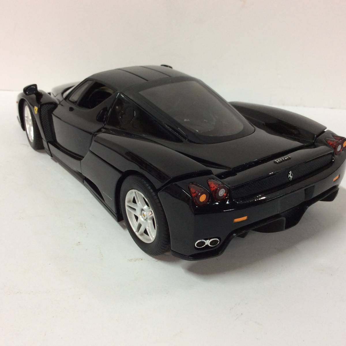 ENZO FERRARI 1/18 2002 エンツォ フェラーリ 6.0L V12 DOHC Hot ENZO FERRARI 1/18 2002 エンツォ フェラーリ 6.0L V12 DOHC Hot