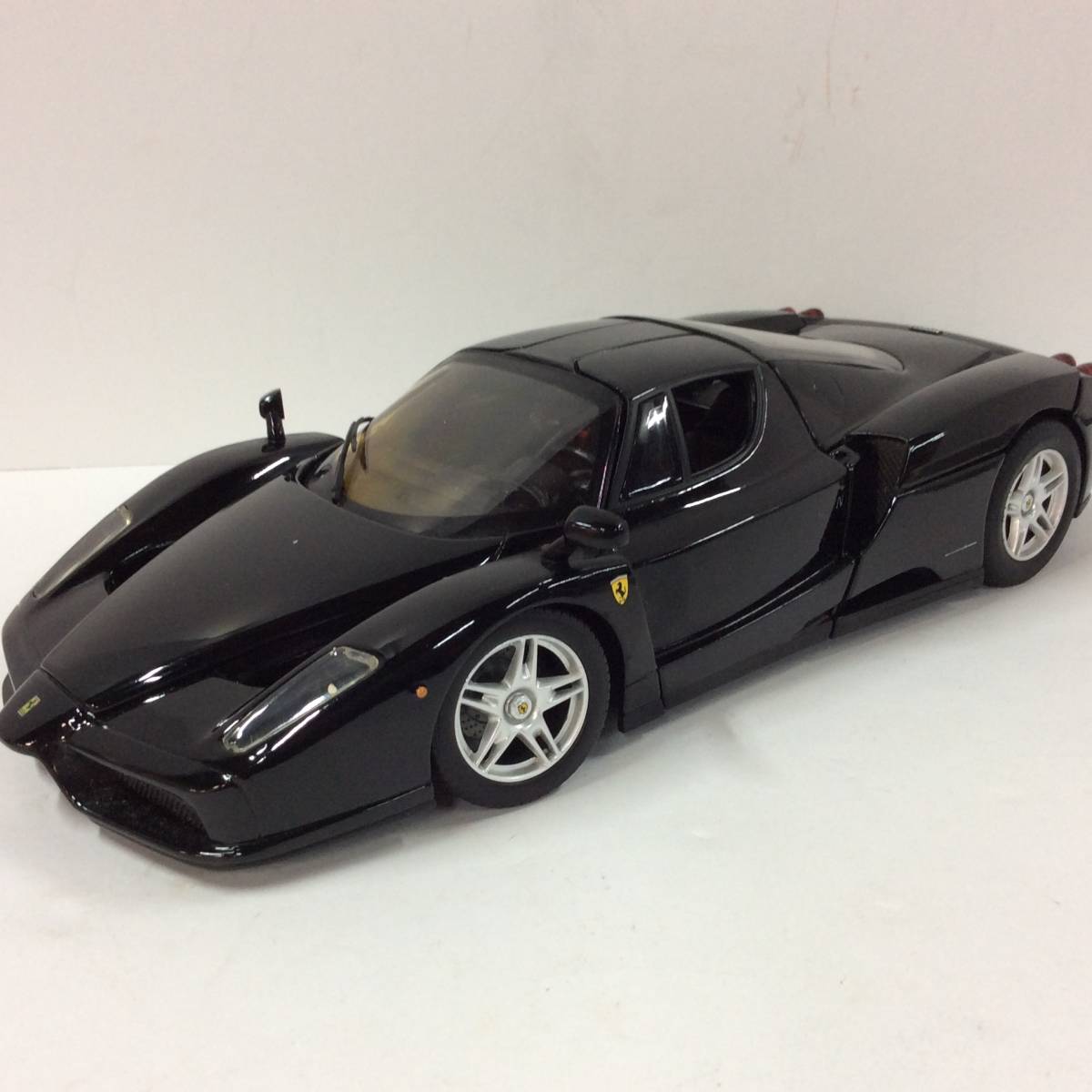 ENZO FERRARI 1/18 2002 エンツォ フェラーリ 6.0L V12 DOHC Hot ENZO FERRARI 1/18 2002 エンツォ フェラーリ 6.0L V12 DOHC Hot