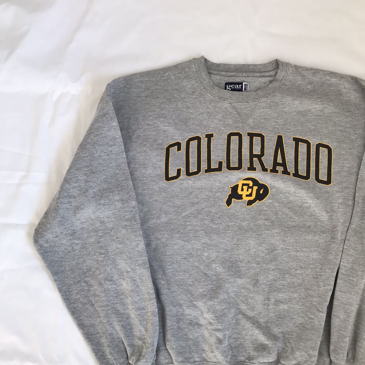 アメカジ古着 スウェット カレッジロゴ アーチロゴ コロラド大学 コロラドバッファローズ アメフト NCAA 前VメンズLグレー gear for sports
