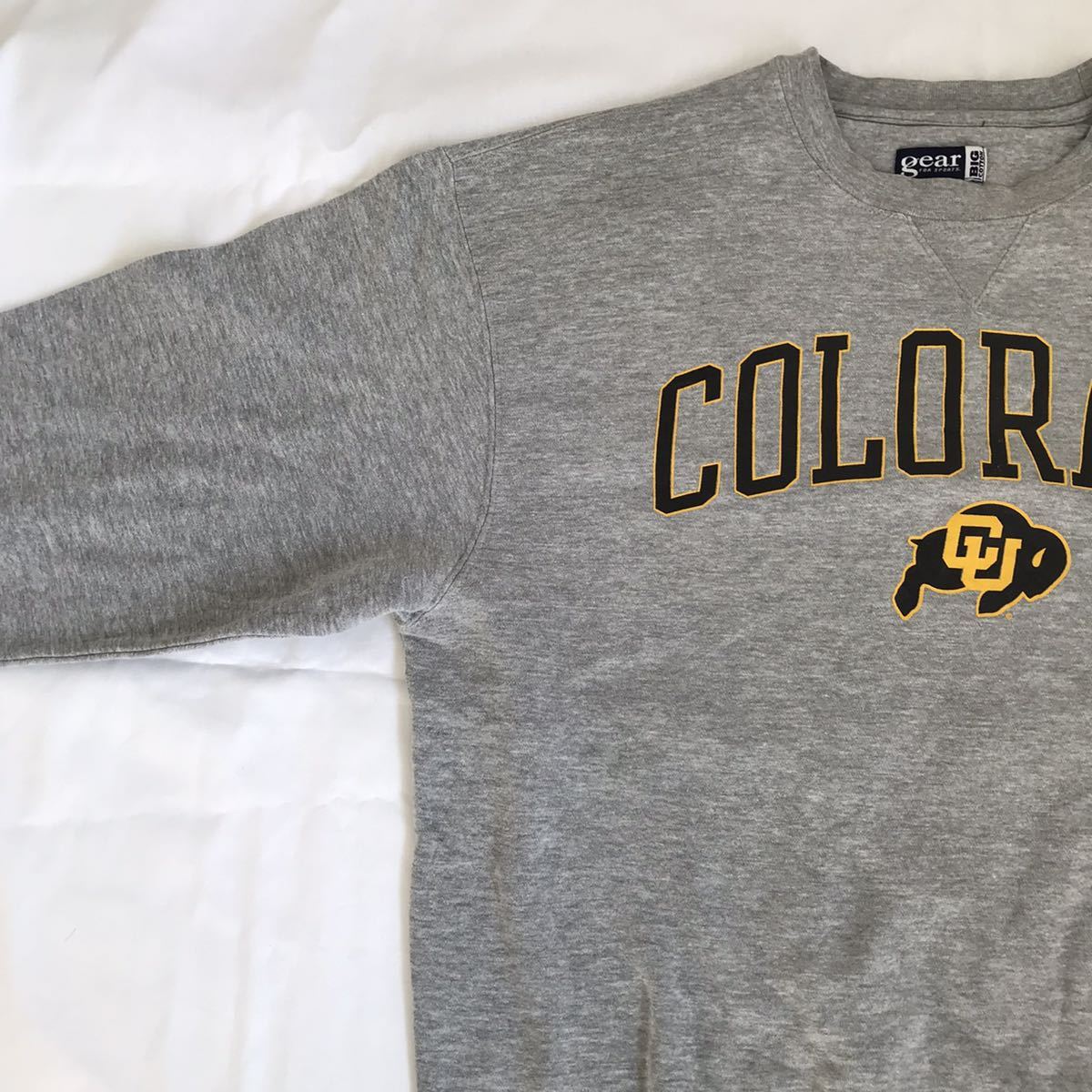 アメカジ古着 スウェット カレッジロゴ アーチロゴ コロラド大学 コロラドバッファローズ アメフト NCAA 前VメンズLグレー gear for sports