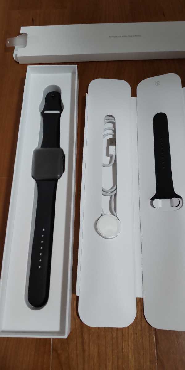 Apple Watch Series 3（GPSモデル）42mm スペースグレイアルミニウムケース ブラックスポーツバンド アップルウォッチ☆保護ケース付き☆ 