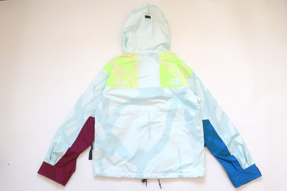 S)KAWS x The North Face Retro 1986 Mountain Jacketカウズ S)KAWS x The North Face Retro 1986 Mountain Jacketカウズ