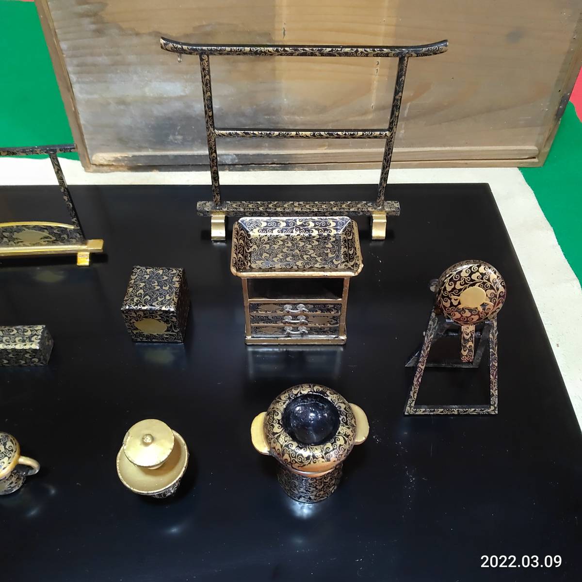 Yahoo!オークション - 初荷品江戸期十分ある雛道具金蒔絵11点 Yahoo!オークション - 初荷品江戸期十分ある雛道具金蒔絵11点