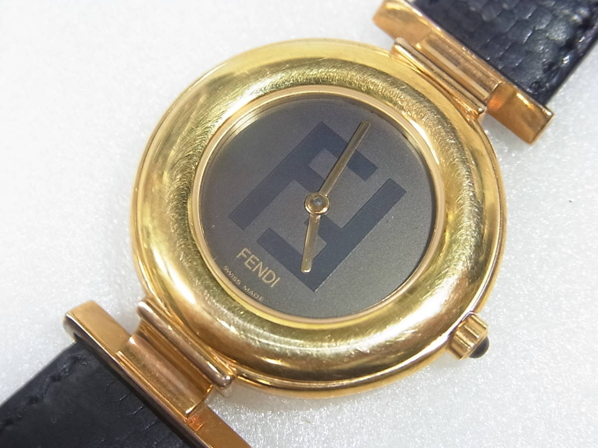 FENDI フェンディ 18658 BOX付 Ref.7600L SS ターンフェイス ホワイト 新しい購入体験 【超美品稼働品‼️】FENDI ターンフェイス orologi 腕時計(デジタル)
