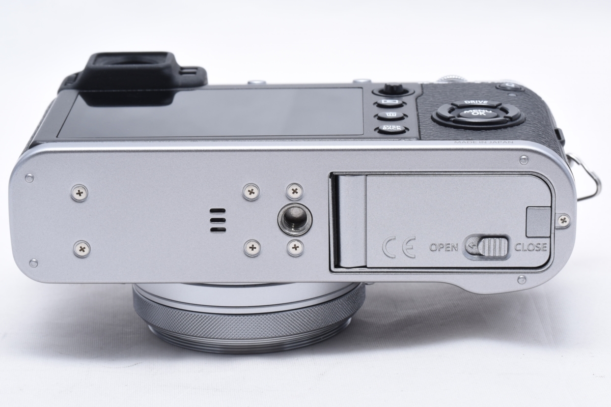購入正規品  フード、フィルター付 SILVER X100F 富士フイルム FILM FUJI デジタルカメラ