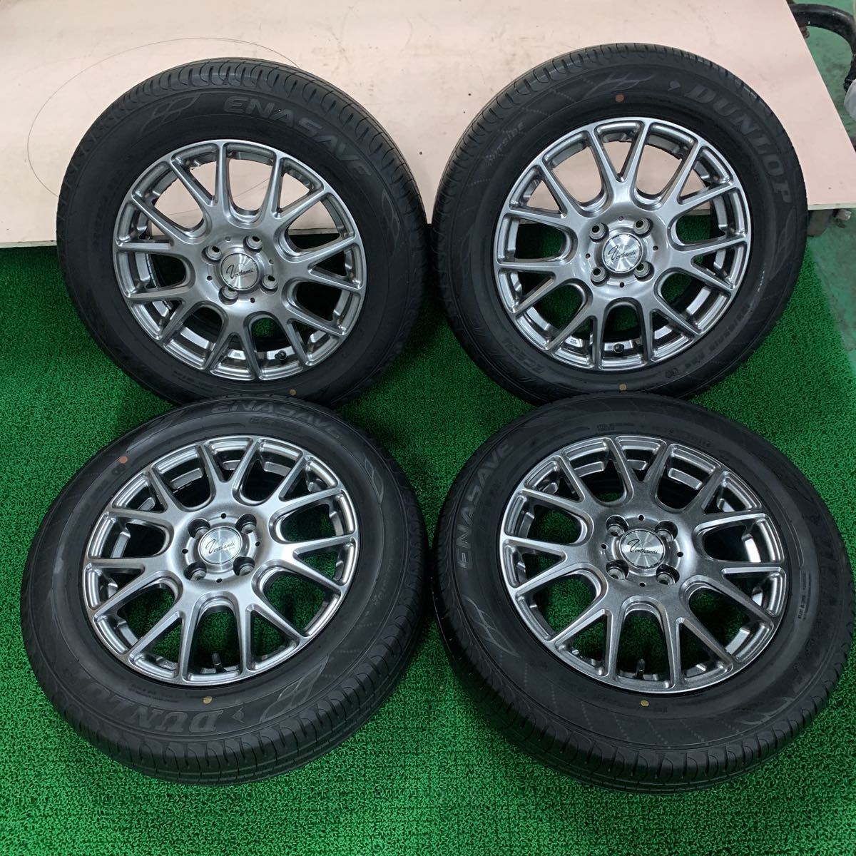 良品 フリード 185/65R15 2020年バリ山スタッドレス アクア ノート