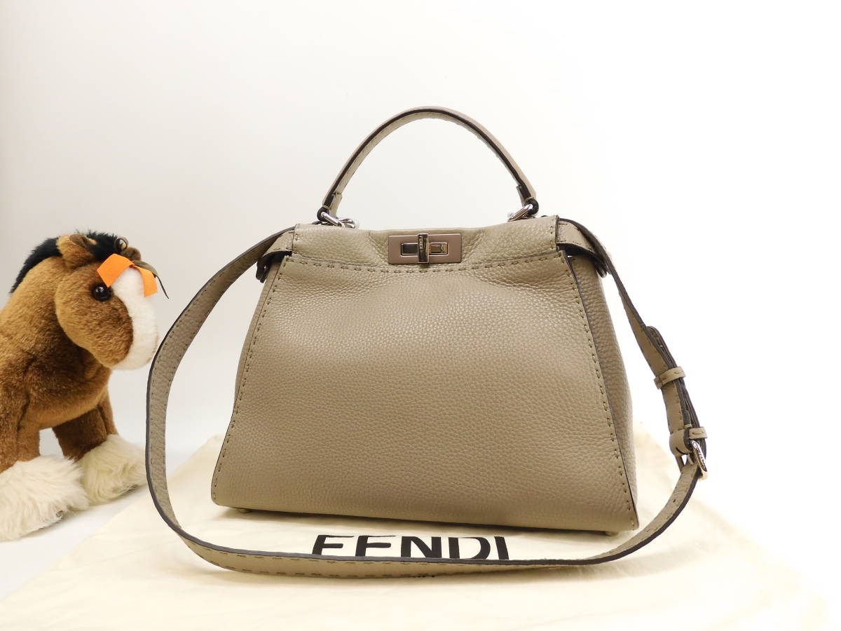 で公式に取扱 美品　フェンディ ピーカブー　ネイビー　セレリア　ハンドバッグ FENDI ハンドバッグ