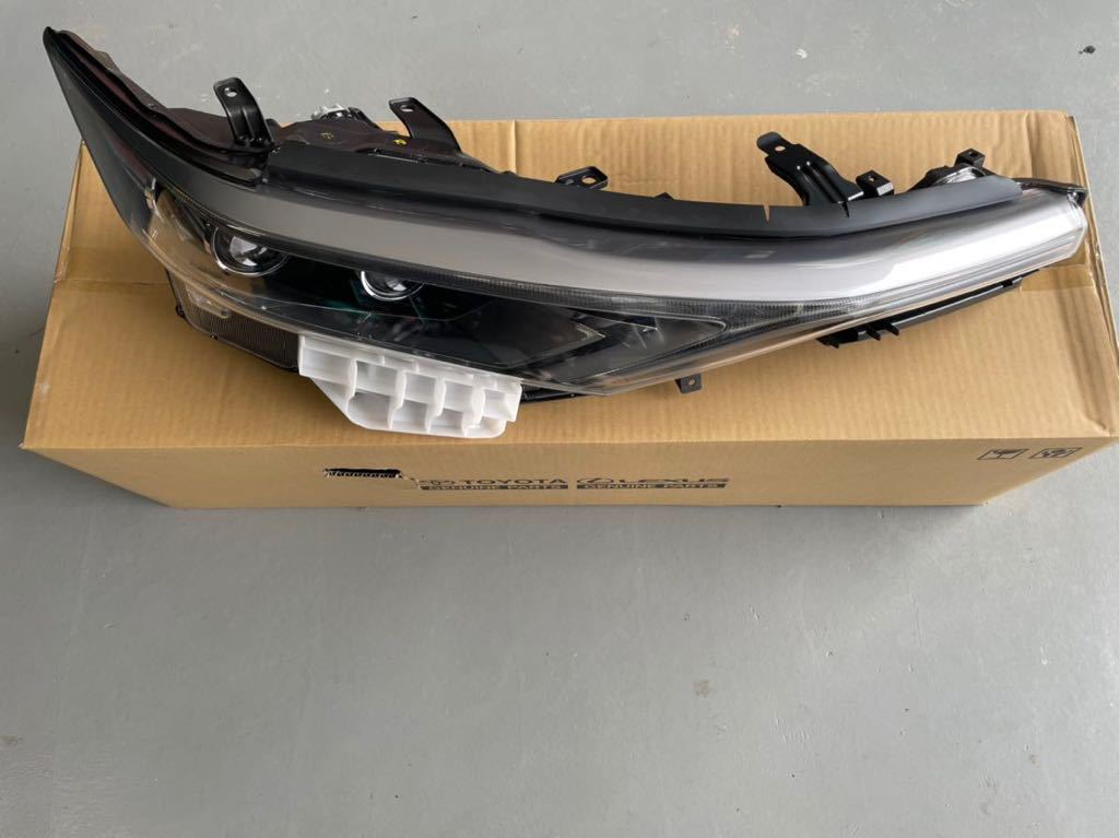 トヨタ SAI AZK10 後期 ヘッドライト ユニット 右 新品未使用品 www