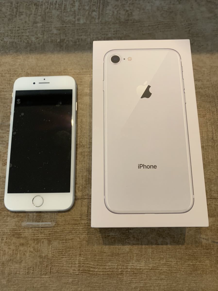 SIMフリー】iPhone 8 Silver 64 GB (バッテリー交換済)-