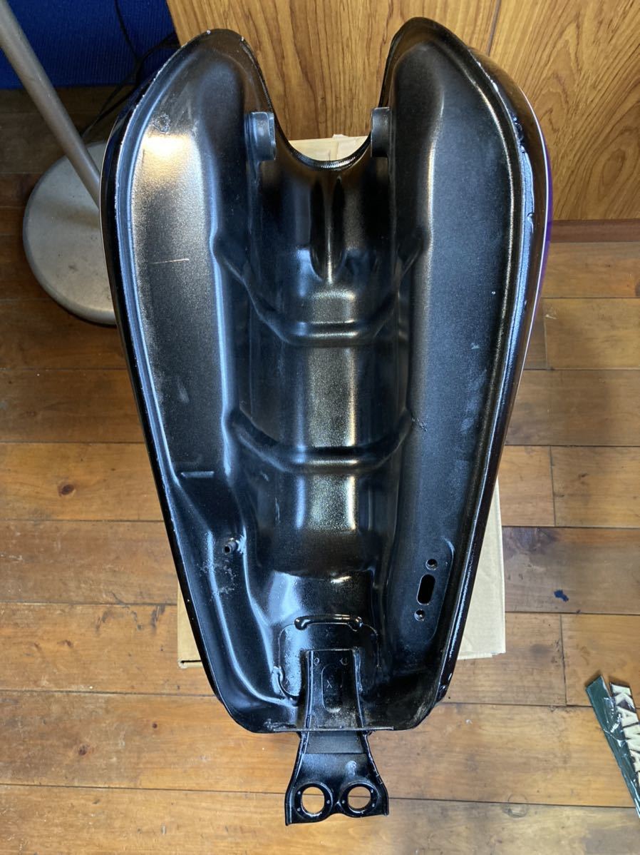 KAWASAKI W650 純正タンク W3仕様にペイント済 検)W400 W800 KAWASAKI W650 純正タンク W3仕様にペイント済 検)W400 W800