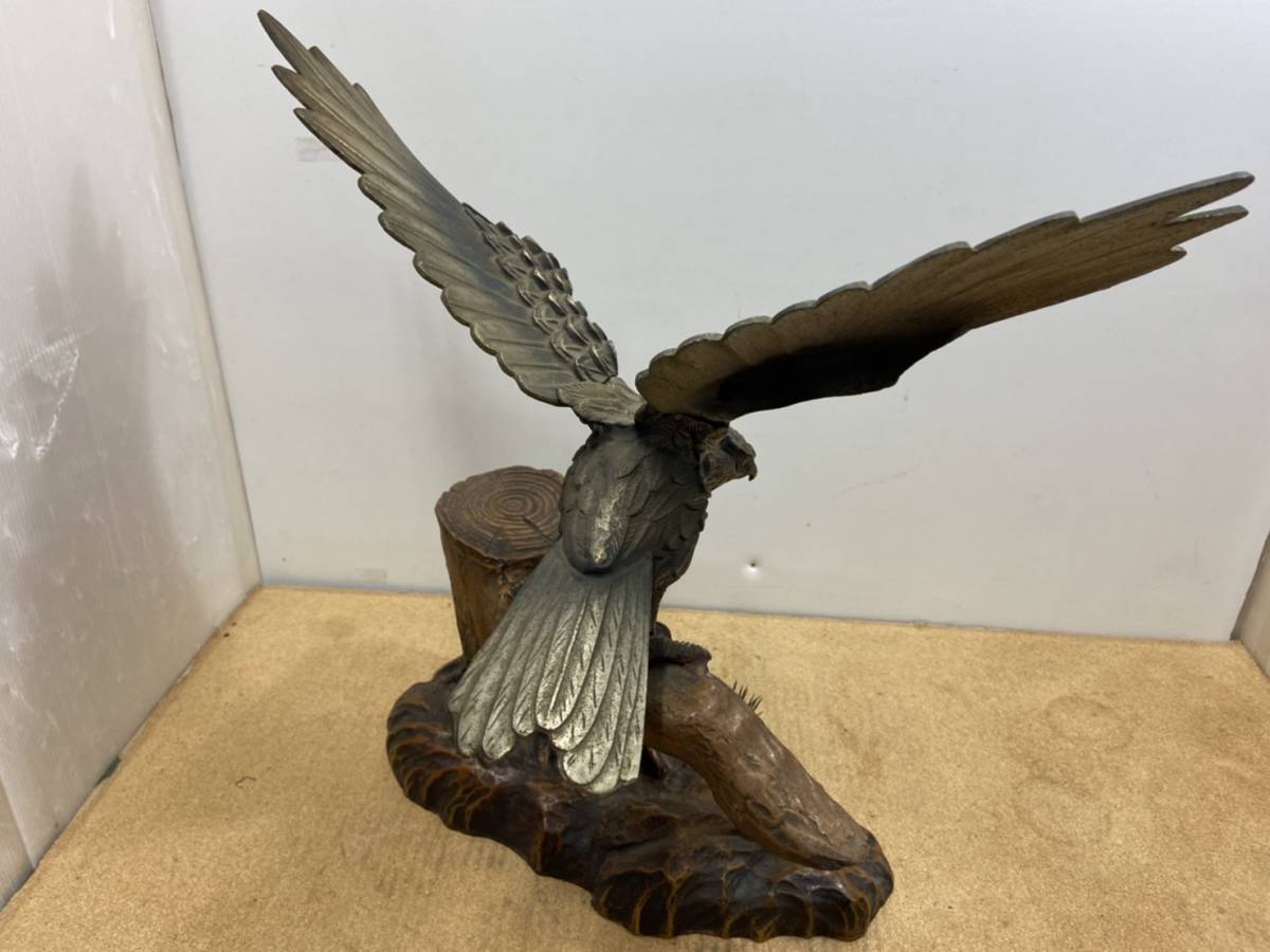 送料無料S62266 金属製 鷲 鷹 鳥 松 置物 インテリア 飾り 工芸品 鋳物 アンティーク 骨董品 お買得 骨董品 鷹 松 工芸品