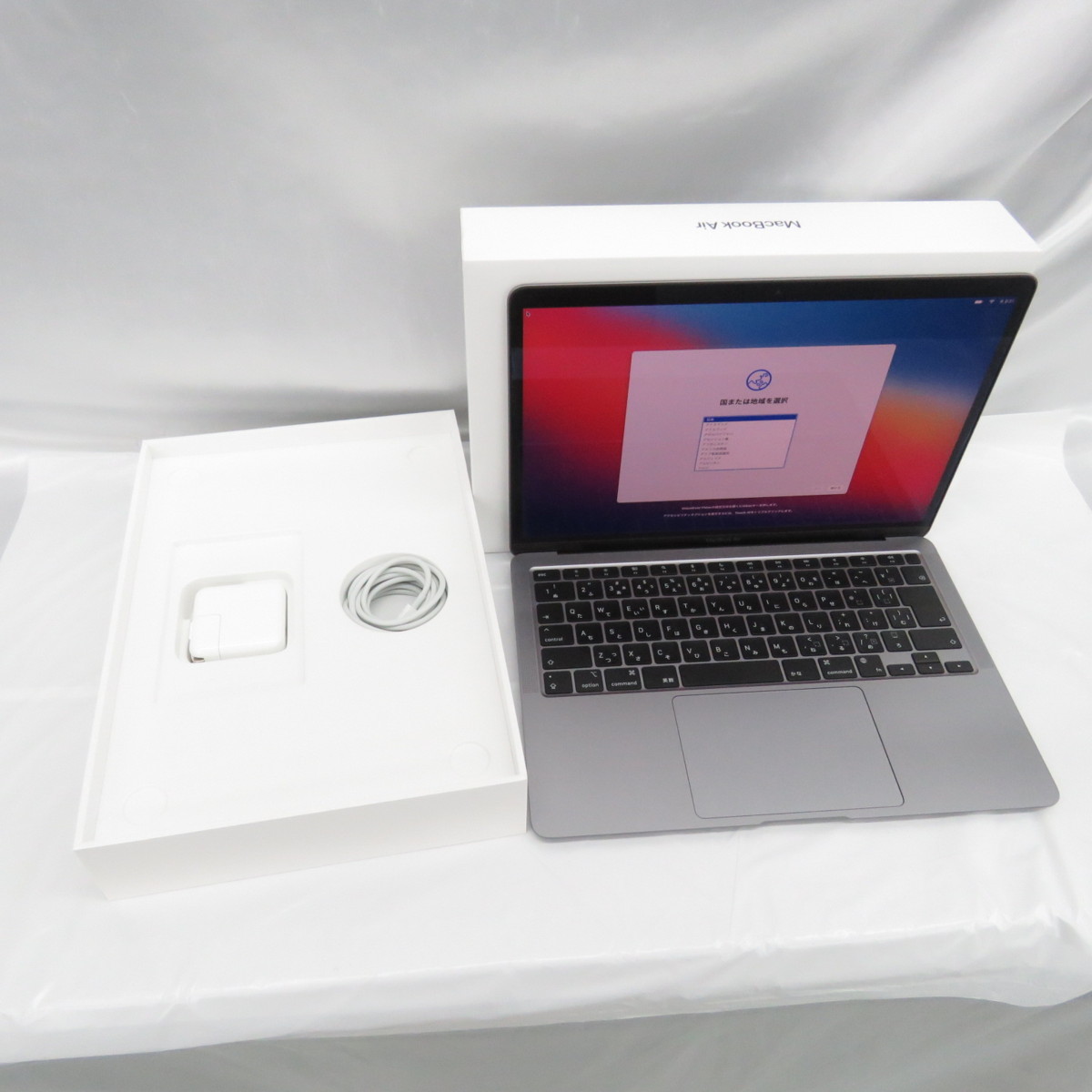 品 Apple ノートPC MacBook Air Retinaディスプレイ 13.3インチ MGN63J 
