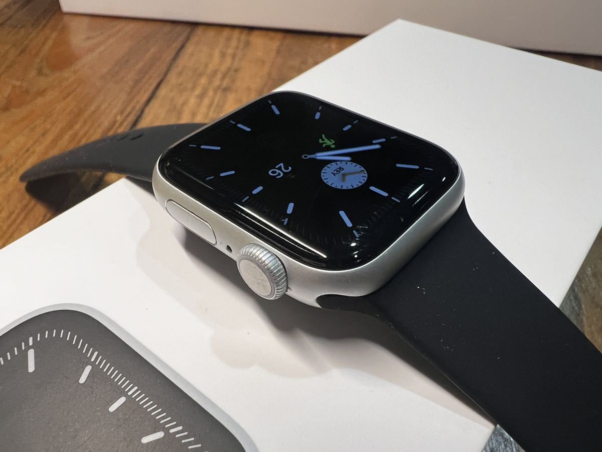 即決 Apple watch Series5 シルバーアルミニウム GPSモデル 40mm