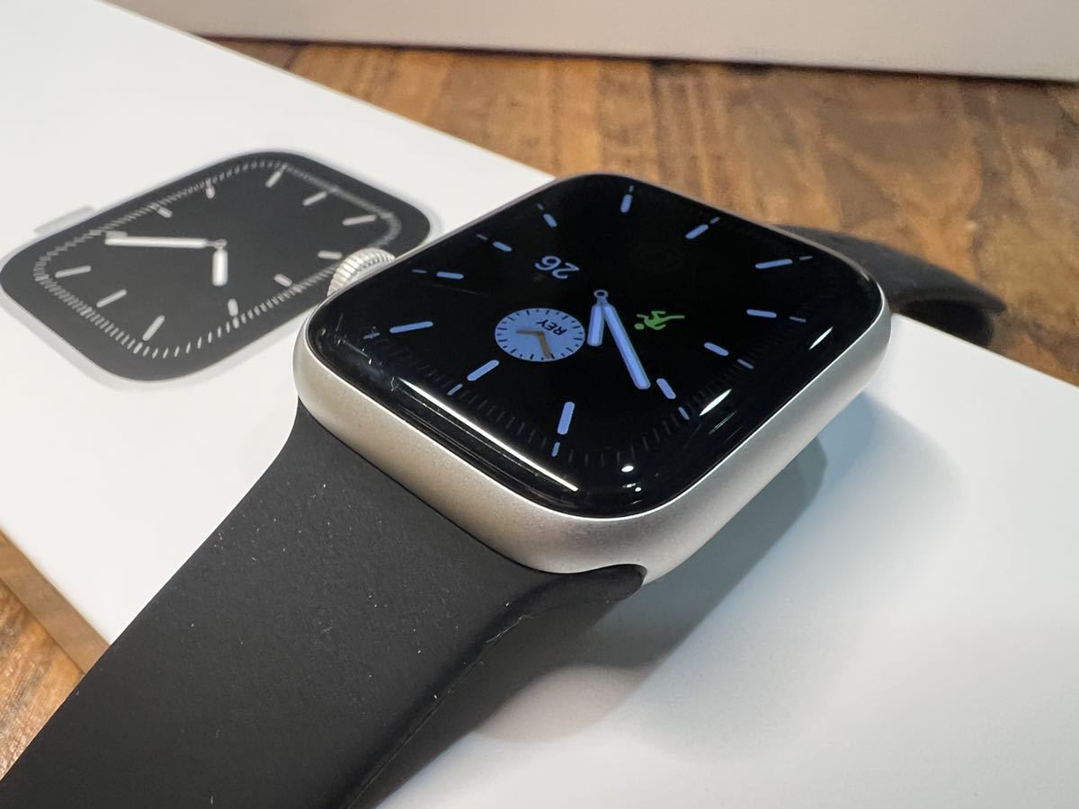 即決 Apple watch Series5 シルバーアルミニウム GPSモデル 40mm 即決 Apple watch Series5 シルバーアルミニウム GPSモデル 40mm