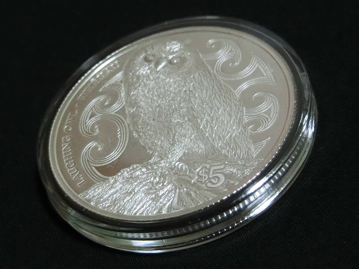 【送料無料】ニュージーランド 2017年 ワライフクロウ 梟 1オンス 5ドル 銀貨 コイン プルーフ硬貨 未使用 未開封 証明書 箱の画像4