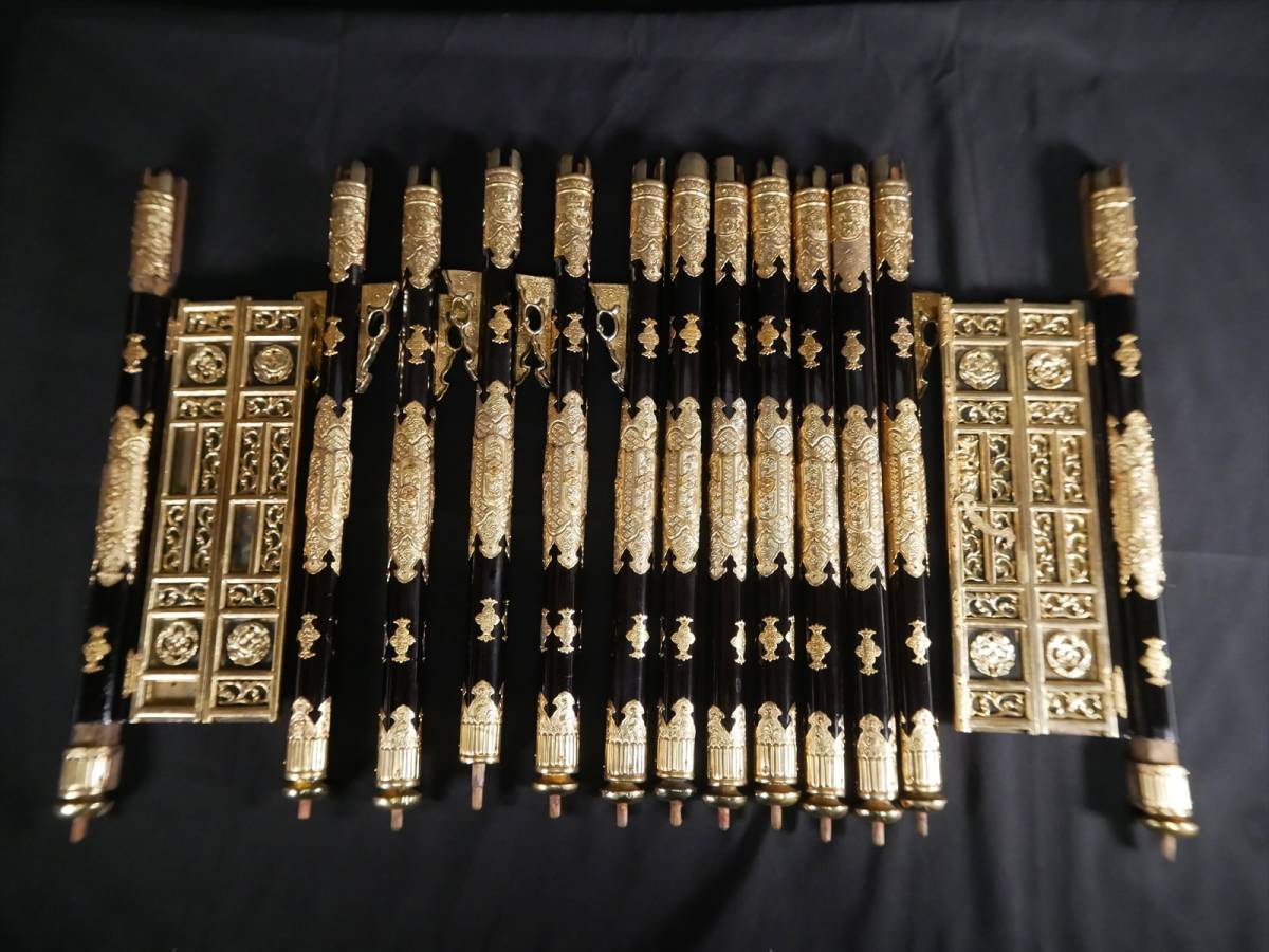 収集品　仏壇用小柱　本金メッキ金具付き　13本　本金箔　長さ48㎝（ウ2）　　3253　M