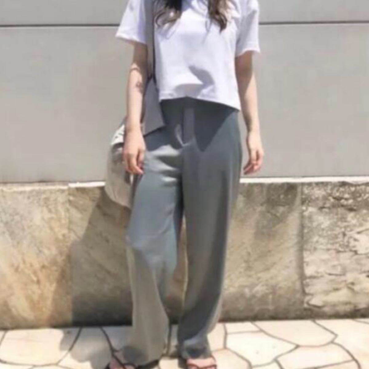 新品 UNIQLO ユニクロ ワイドパンツ ハイウエストパンツ サテンパンツ