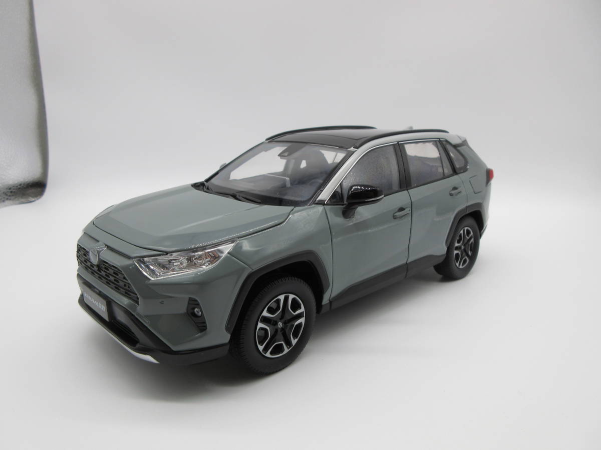 1/18 トヨタ 新型RAV4 ラブフォー アドベンチャー　ディーラー特注　非売品　ミニカー　アッシュグレーメタリック×アーバンカーキ_画像6