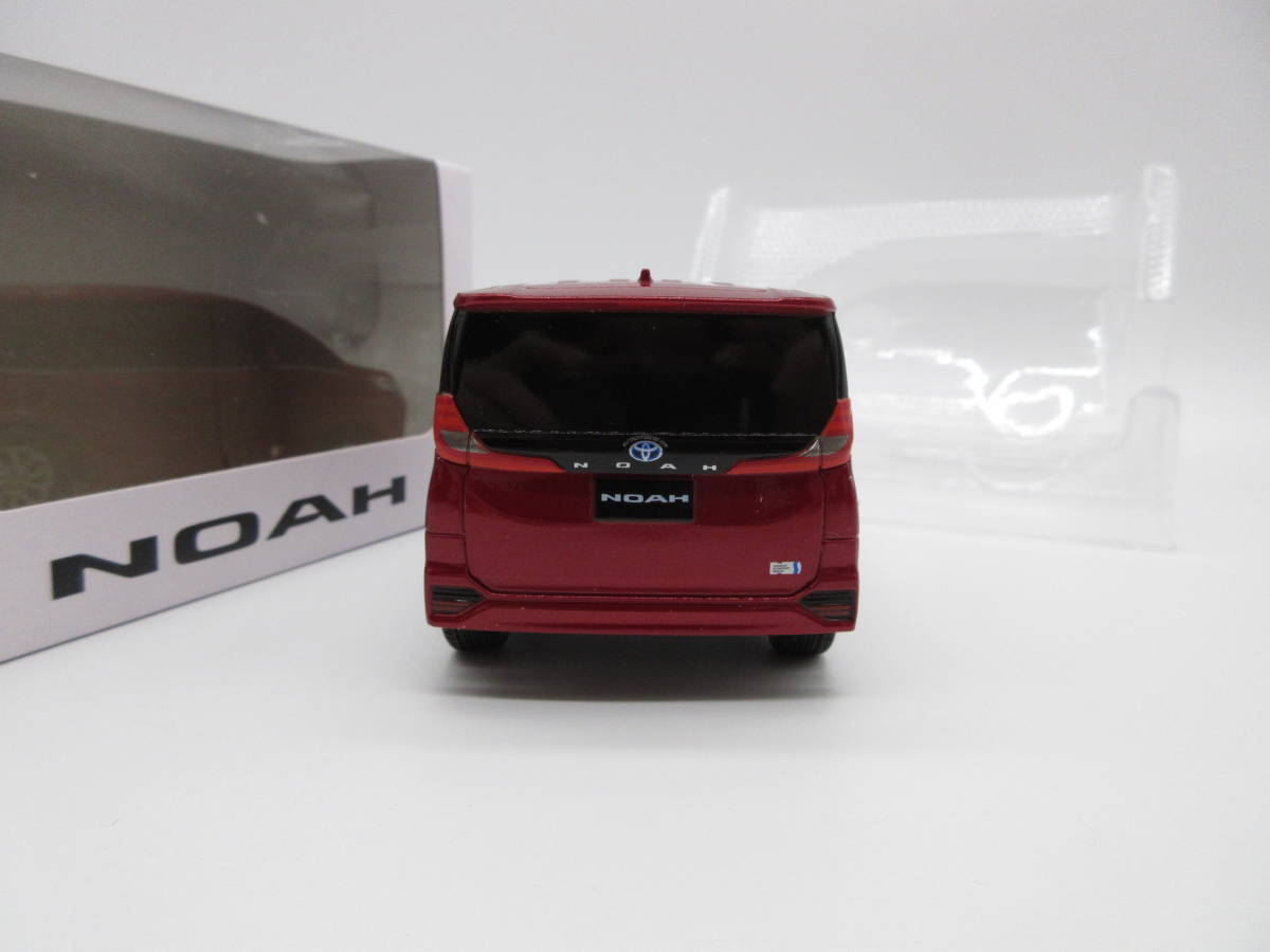 トヨタ 新型ノア NOAH 2022年モデル　非売品 プルバックカー ミニカー　レッドマイカメタリック_画像3