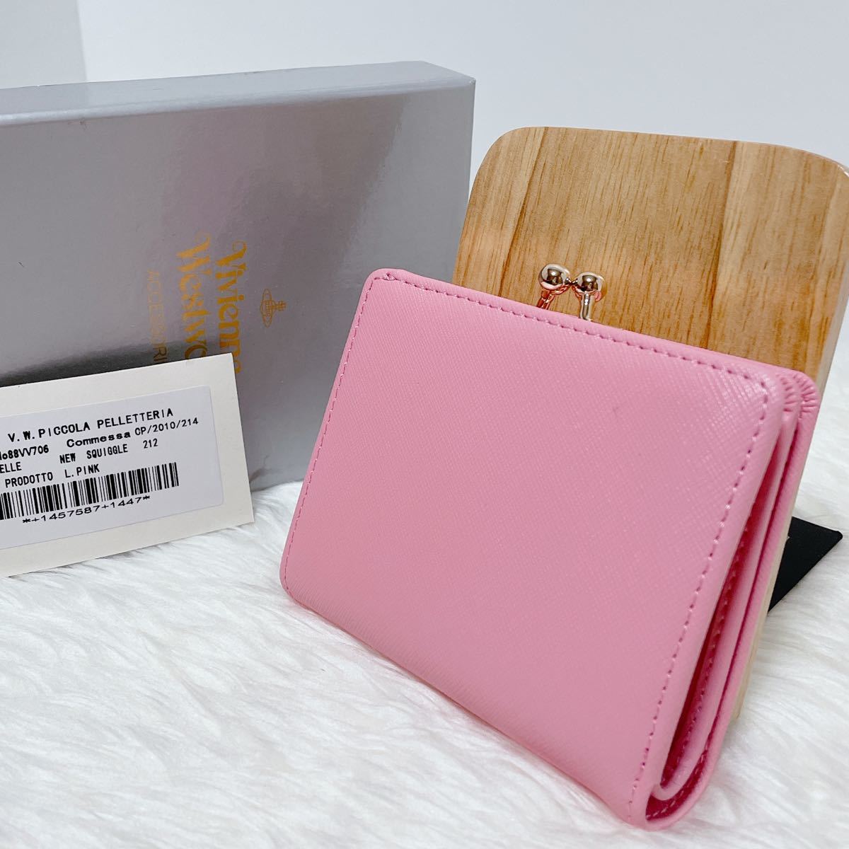 Vivienne Westwood ヴィヴィアンウエストウッド　ミニ財布　ライトピンク がま口 二つ折り財布　未使用　J-014