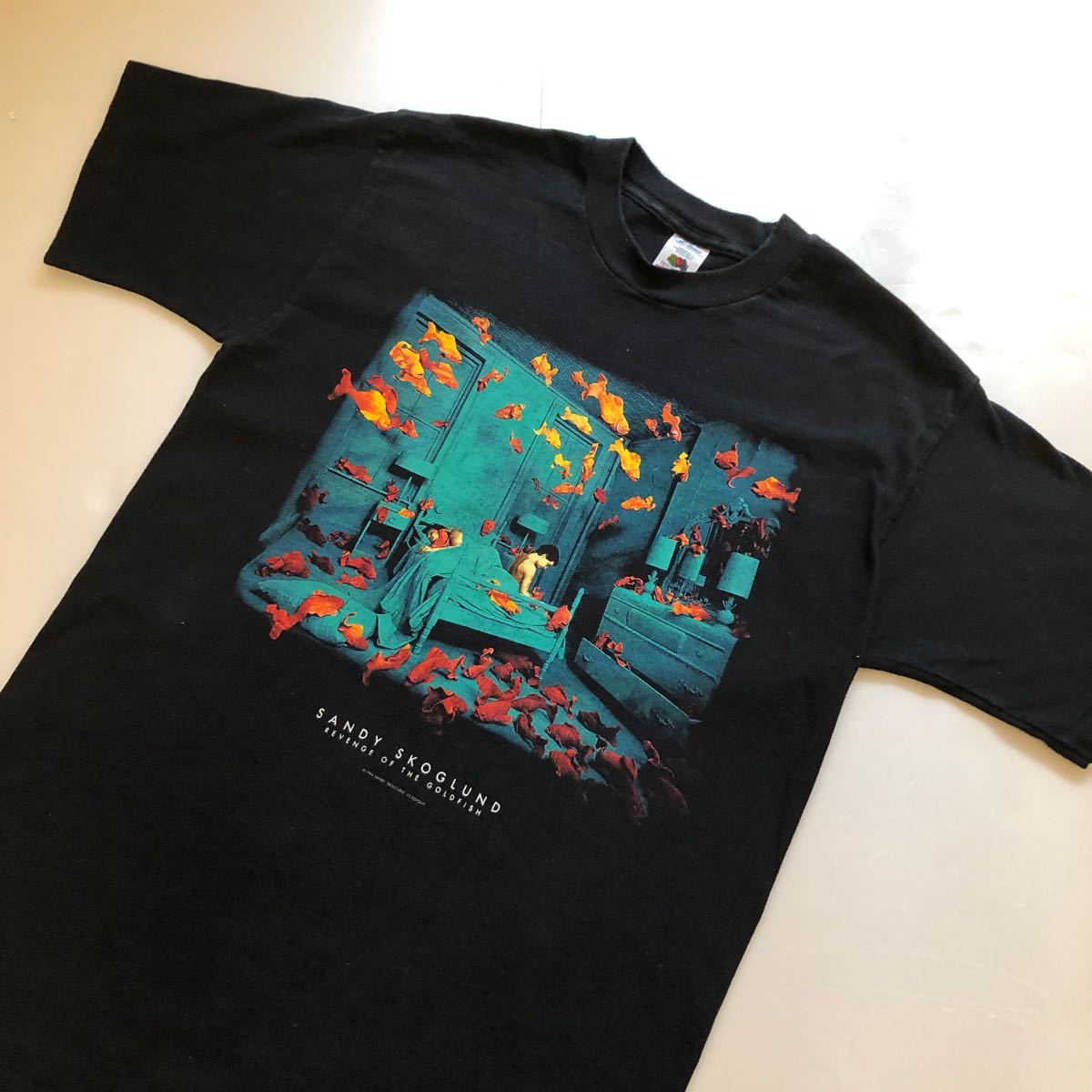 Sandy Skoglund サンディスクグランドRevenge Of Goldfish アートTシャツ M