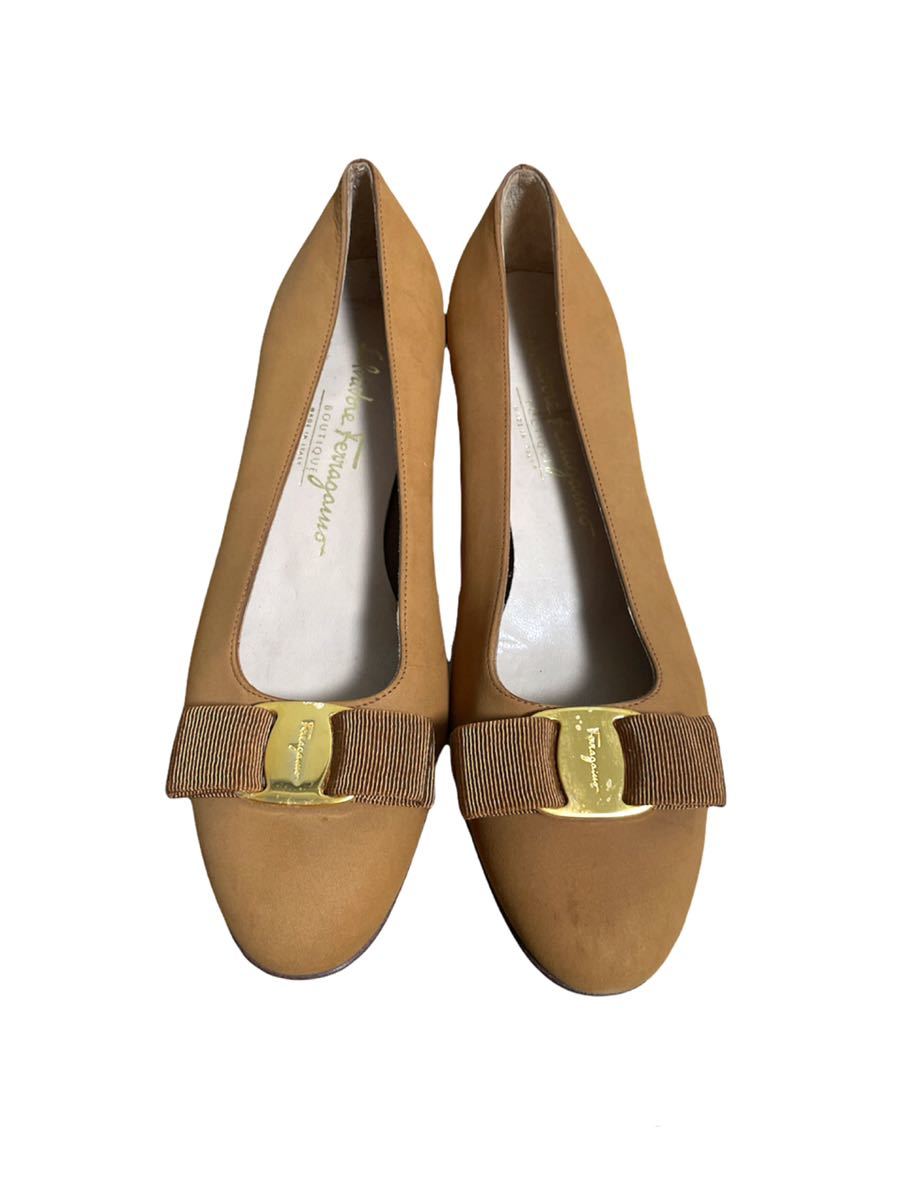 Salvatore Ferragamo フェラガモ イタリア製 VARA ヌバックカーフ