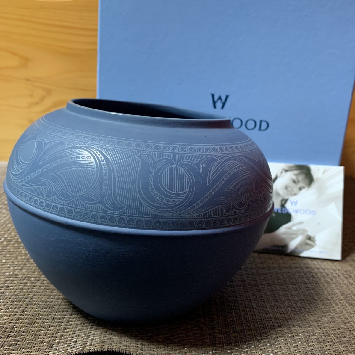 Wedgwood コロンビア パウダー ルビー メロー ベース 花瓶 壺 置物-