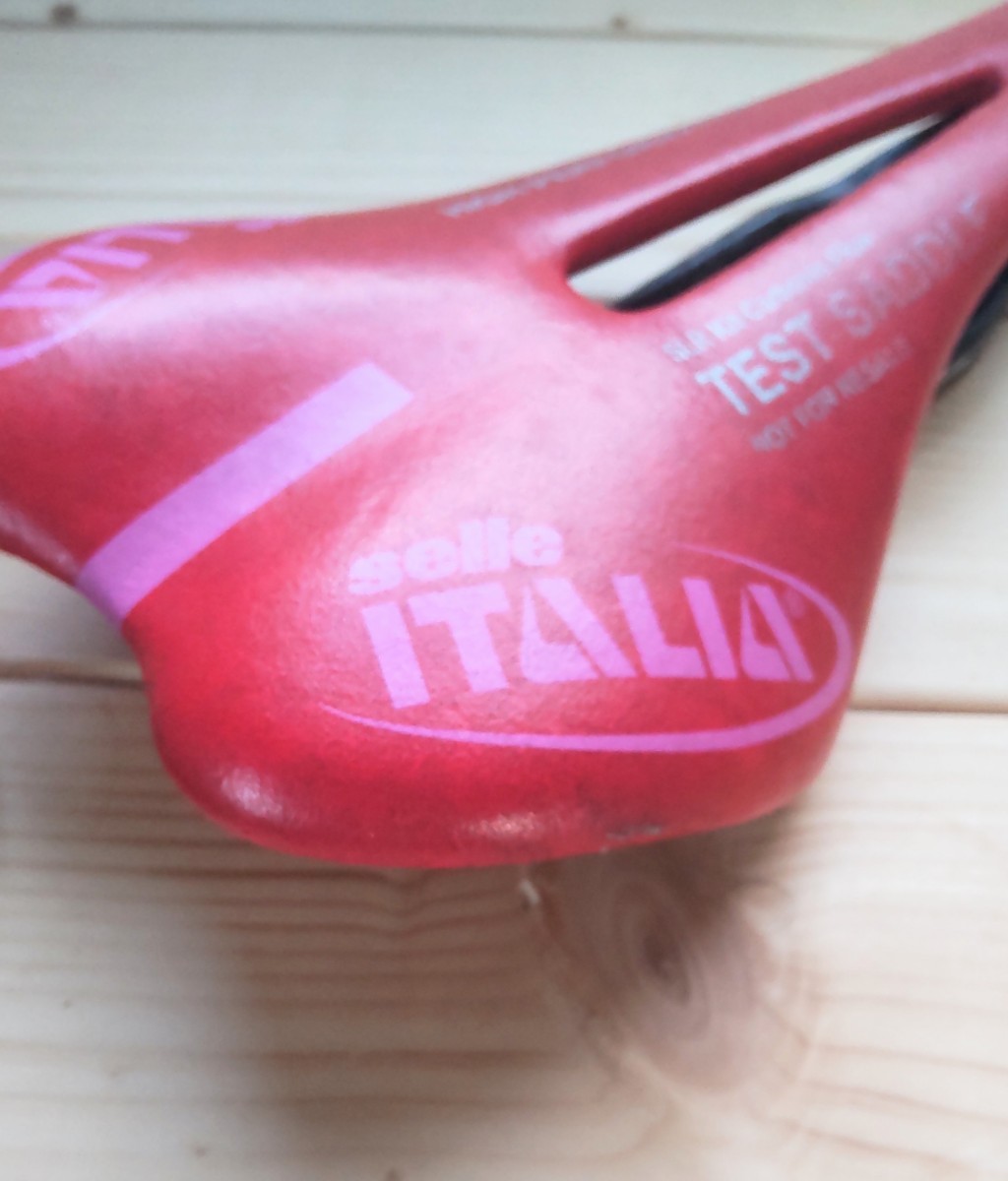selle ITALIA SLR kit carbonio flow TEST サドル 赤 セラ selle ITALIA SLR kit carbonio flow TEST サドル 赤 セラ
