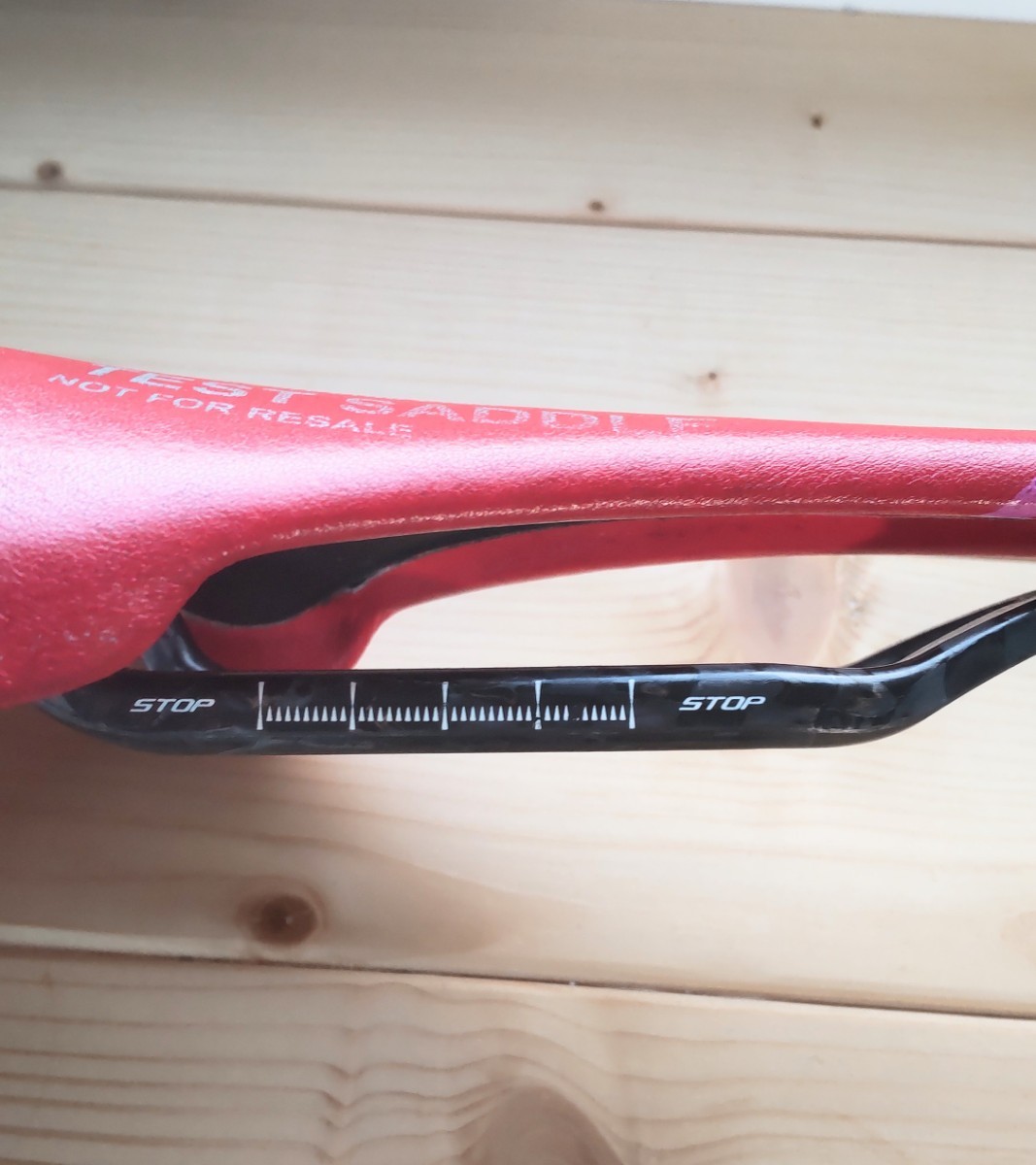 selle ITALIA SLR kit carbonio flow TEST サドル 赤 セラ selle ITALIA SLR kit carbonio flow TEST サドル 赤 セラ