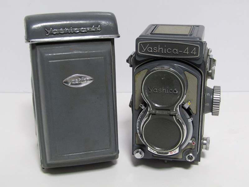 c23-1599[KMO] 二眼レフ カメラ 2点セット ヤシカ yashica-44 RICOHFLEX リコーフレックス MODEL VII 動作未確認 ジャンク扱い_画像2