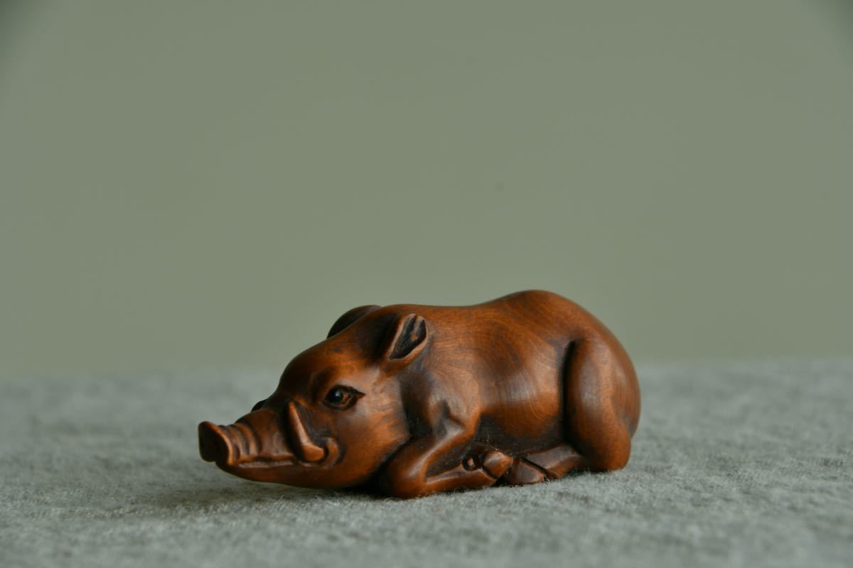 古美術】猪 根付 Netsuke 精密 彫刻 超絶技巧 柘植 彫刻 繊細 古美術】猪 根付 Netsuke 精密 彫刻 超絶技巧 柘植 彫刻 繊細