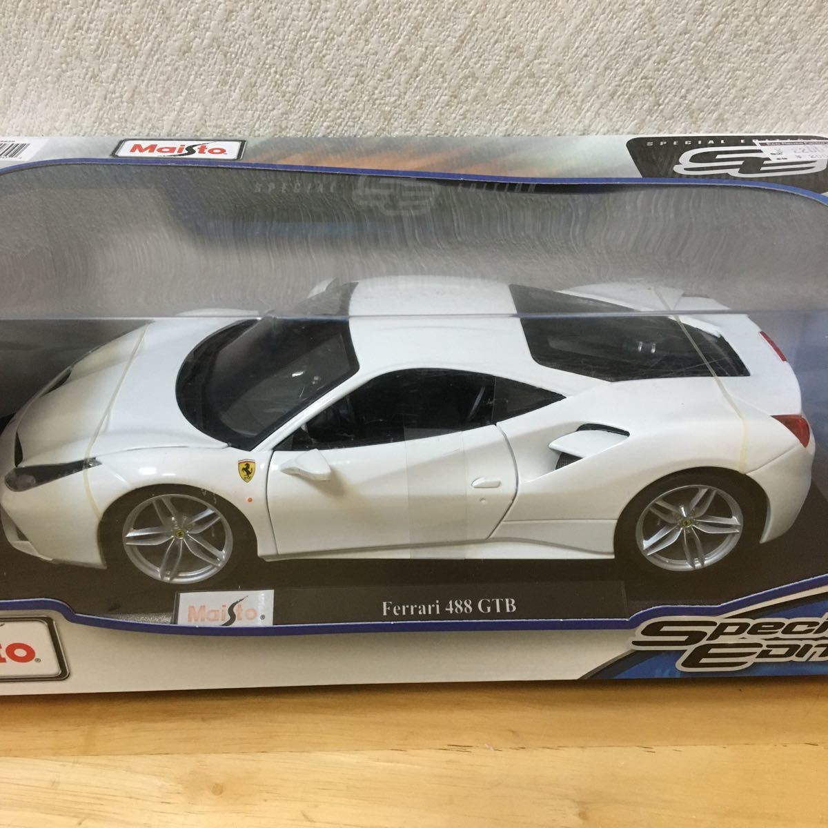ヤフオク! - 1/18 Maisto Ferrari 488 GTB マ...
