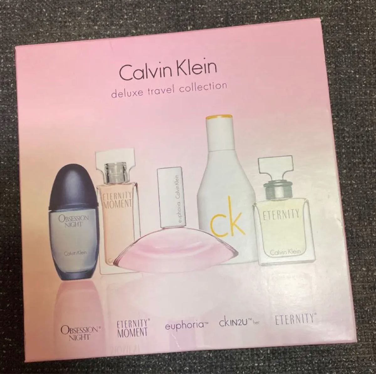 Calvin Klein deluxe travel collection未開封になります。部屋保管の為、箱に少し傷があります。 