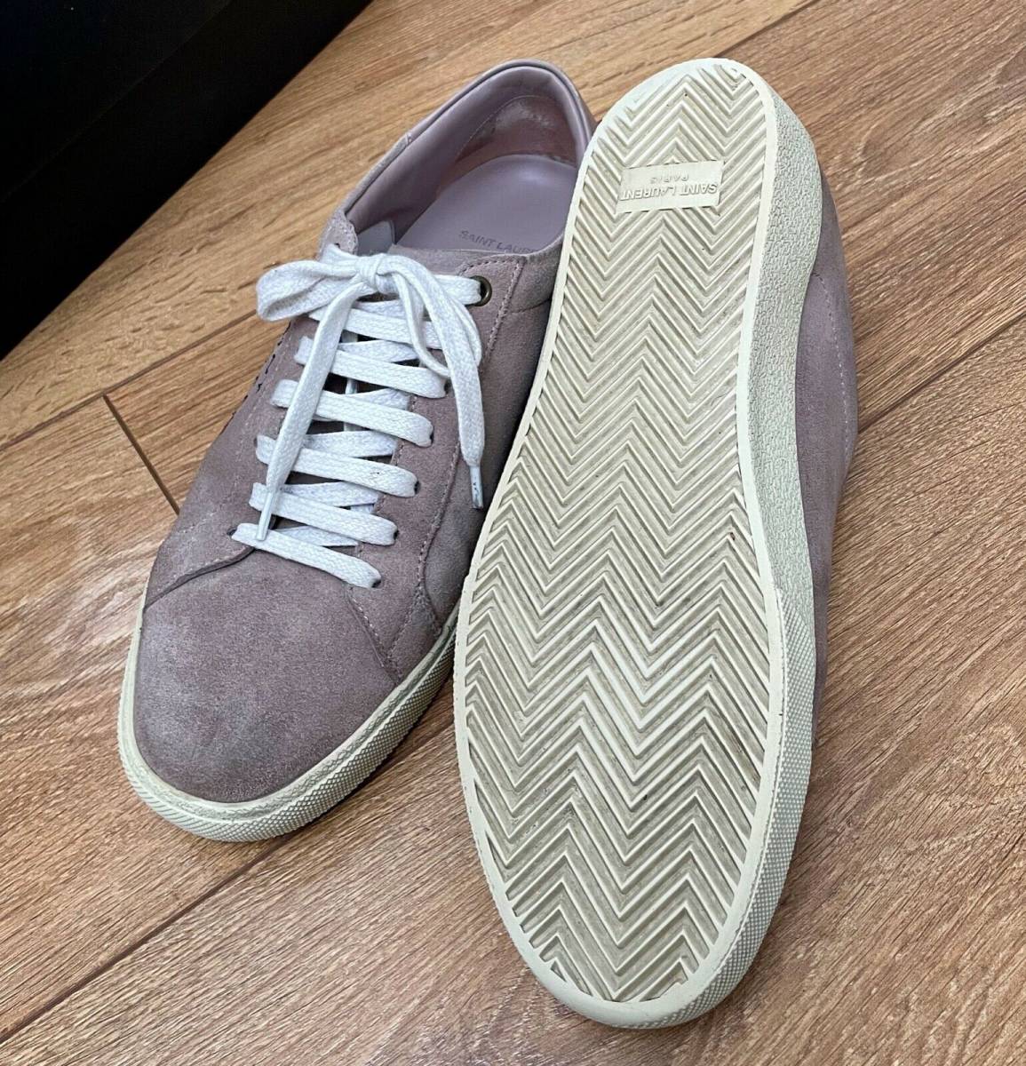 Saint Laurent サンローランのSL06タイプのピンクスエードのスニーカー