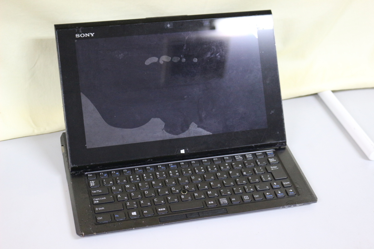 ジャンク品ノートパソコン SONY VAIO Duo 11 SVD112A1WN CPU不明 メモリ不明 HDD不明 11.6inch カメラ内蔵 通電確認済 OS無 代引き可_画像1