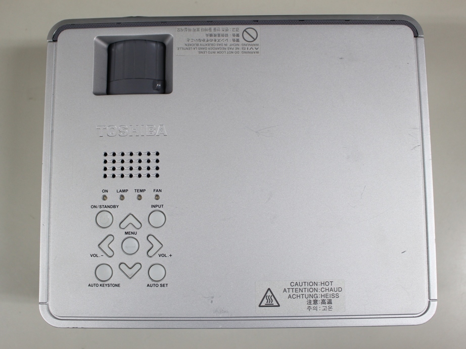ランプ使用時間 95h TOSHIBA【TDP-D2】動作確認済 2500lmプロジェクター 代引き可