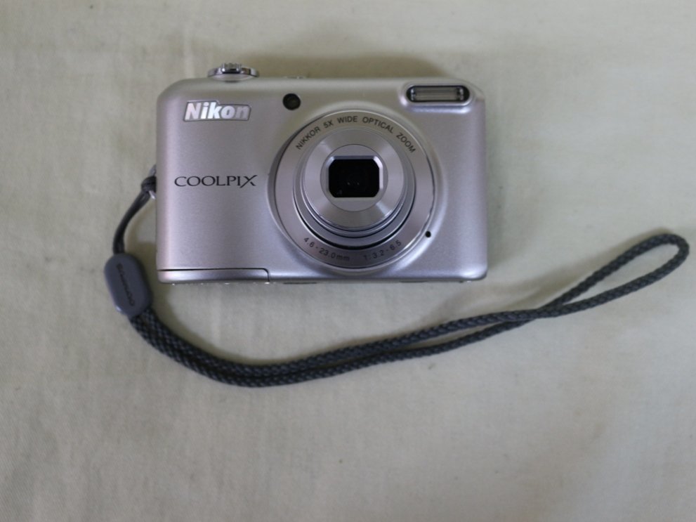 中古品 Nikon デジタルカメラ COOLPIX L28 有効画素数2005万画素 単3乾電池対応 シルバー 通電確認済み_画像1