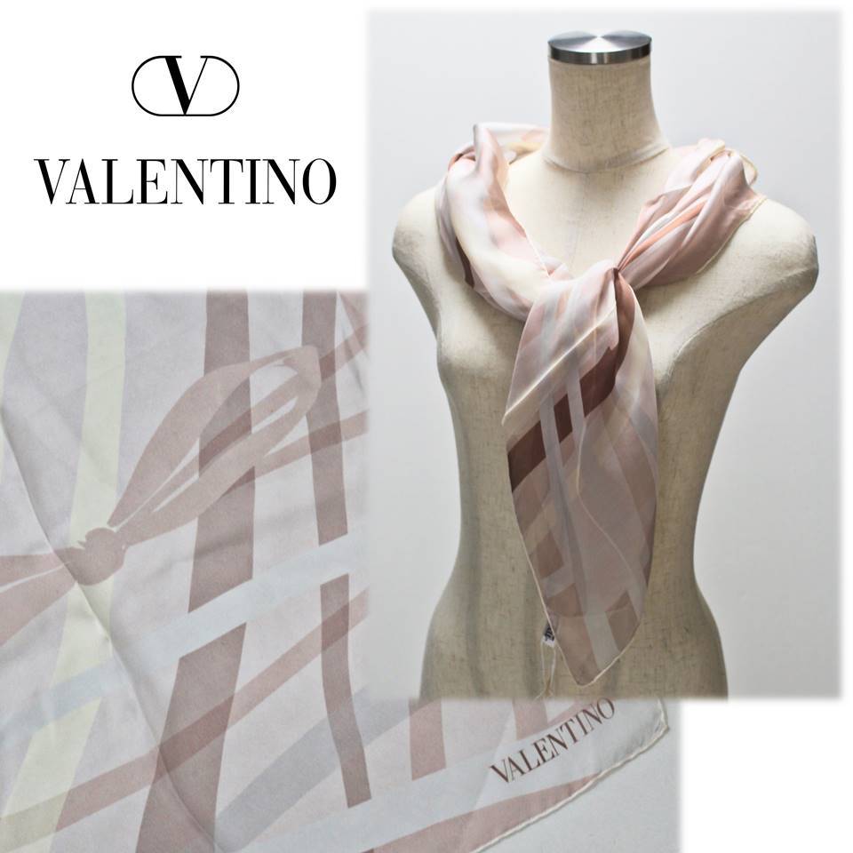 話題の行列《VALENTINO ヴァレンティノ》新品 定価38,500円 リボン柄 シルク100% スカーフ プレゼントにも A5803 スカーフ  レディースファッション ファッション￥9,900-www.firefreeze.com