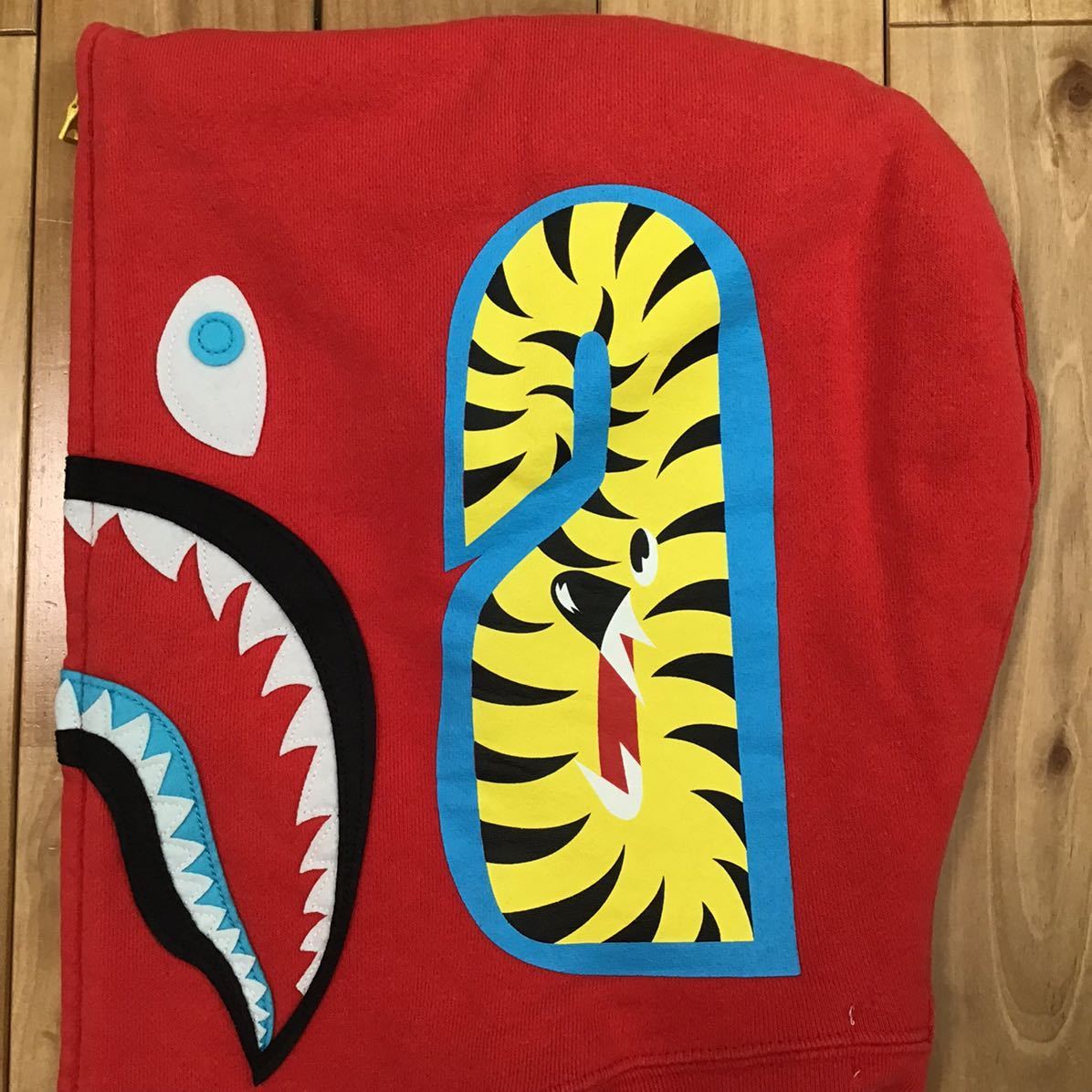2010年 ネオン シャーク パーカー Mサイズ Red NEON shark full zip hoodie a bathing ape BAPE エイプ ベイプ アベイシングエイプ WGM d85_画像5
