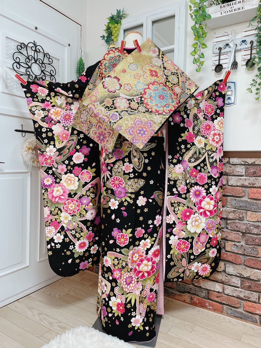 爆売りセール開催中!】 正絹 黒地にラメと金彩加工がキラキラと輝く
