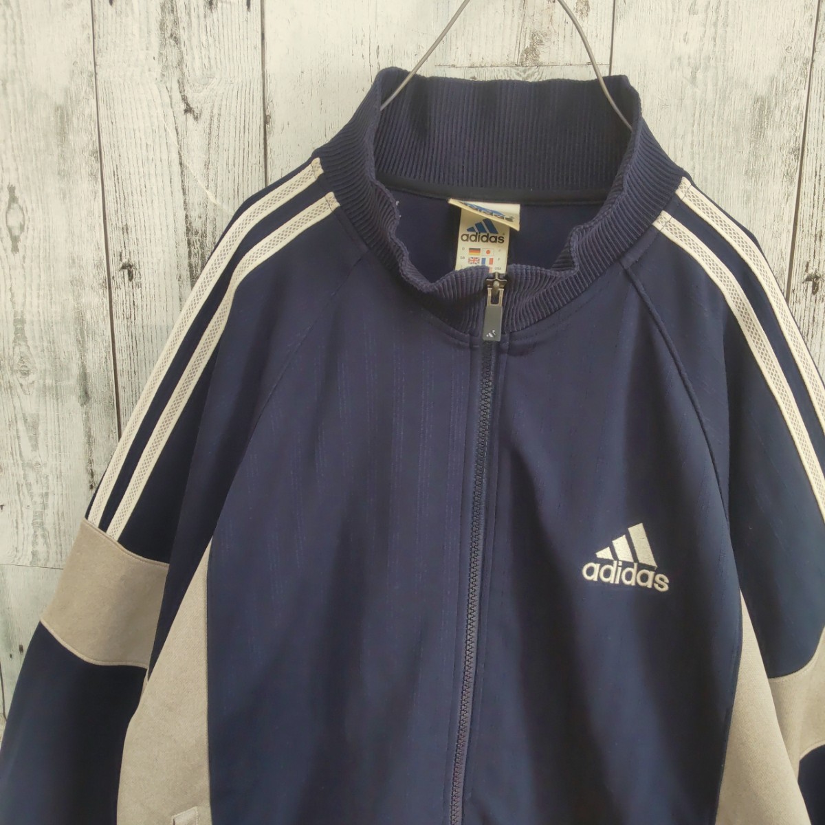 adidas アディダス スリーライン 刺繍ロゴ トラックジャケット ジャージ 万国旗タグ ビックシルエット adidas アディダス スリーライン 刺繍ロゴ トラックジャケット ジャージ 万国旗タグ ビックシルエット
