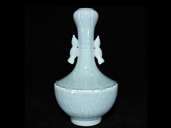 「清 乾隆年製 陶磁器 青釉蓮藕瓶」染付 置物 擺件 古賞物 中国古美術 旧蔵出