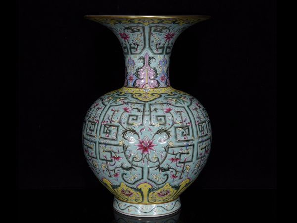 清 乾隆年製 陶磁器 粉彩描金幾何図案花卉紋 花觚 染付 大きな割引 中国古美術 擺件 旧蔵出 古賞物 一番の 置物