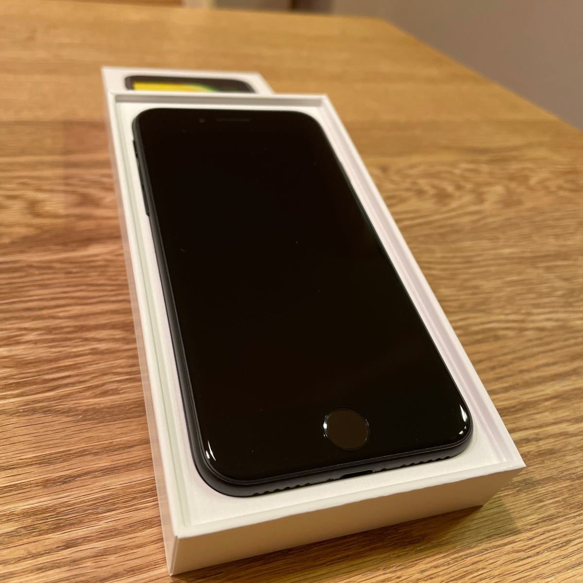 美品 SIMフリー iPhone SE 第2世代 64GB SIMフリー Apple Store 画面