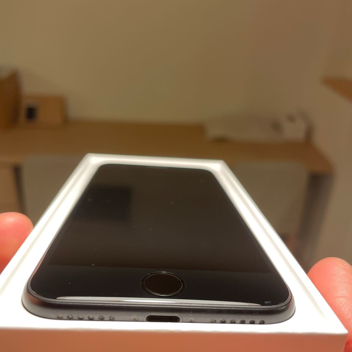 美品 SIMフリー iPhone SE 第2世代 64GB SIMフリー Apple Store 画面