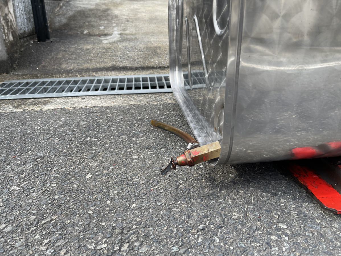 人気!ウロコステンレス燃料タンク300リットル① デコトラ トラック